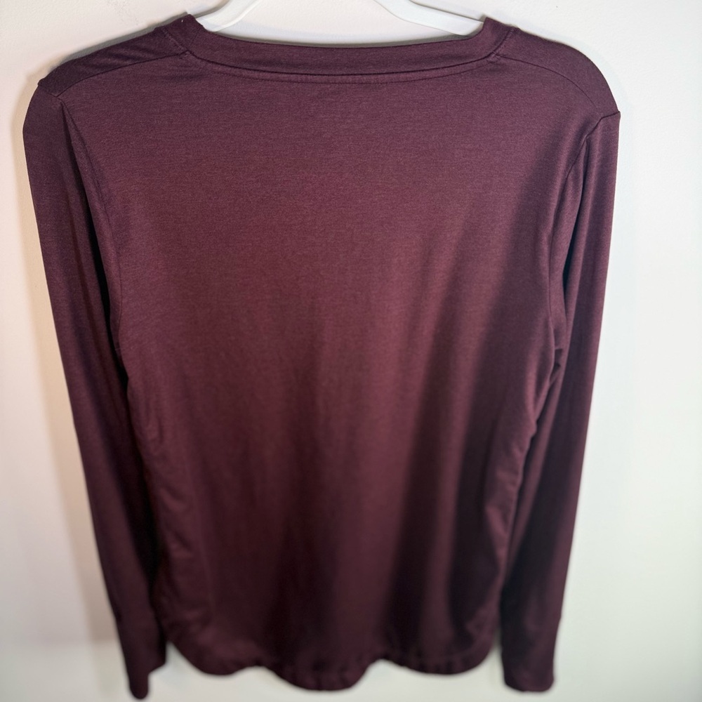 Athleta Womens Burgundy Long Sleeve Ruched Sides Shirt size Medium - Picture 6 of 14